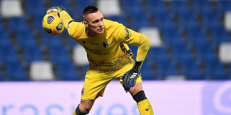 Report: West Ham front of the queue for Lukasz Skorupski