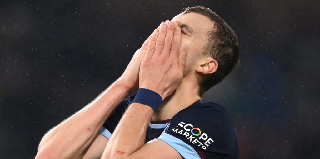 Mark Lawrenson predicts EPL defeat for ‘leggy’ West Ham