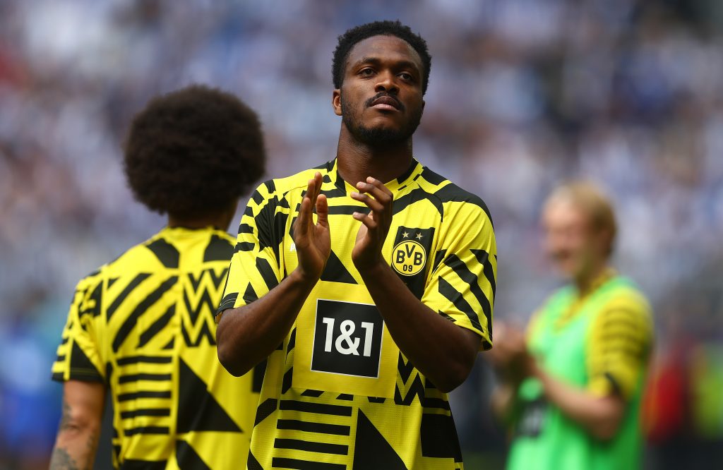 Dan-Axel-Zagadou-applauds-the-Borussia-Dortmund-fans-prior-to-kick-off
