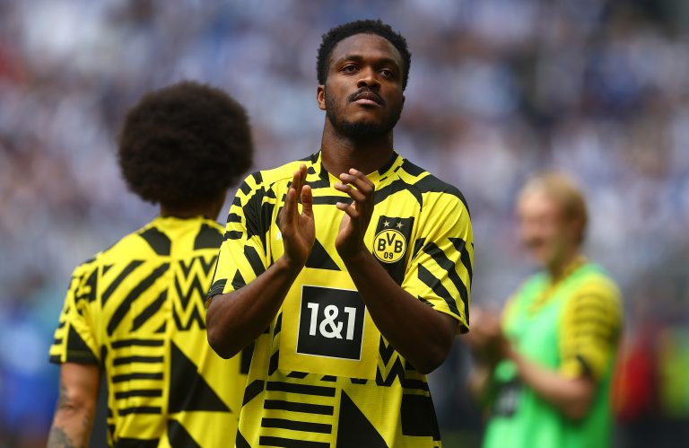 Dan-Axel-Zagadou-applauds-the-Borussia-Dortmund-fans-prior-to-kick-off