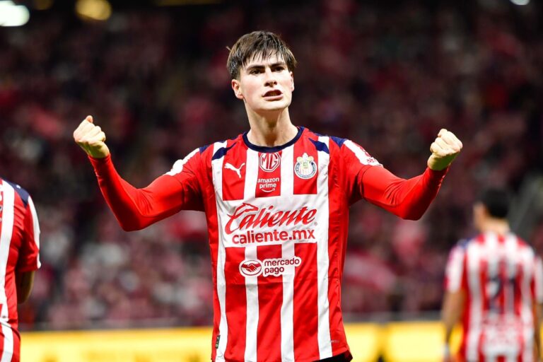 Armando Gonzalez celebrates scoring for Chivas