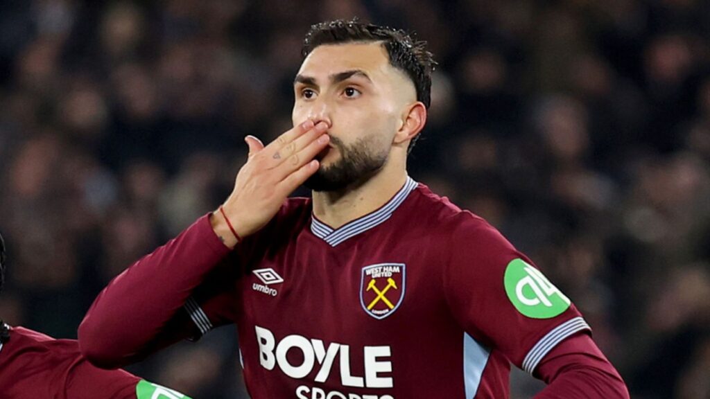 Taty Castellanos in a West Ham United kit