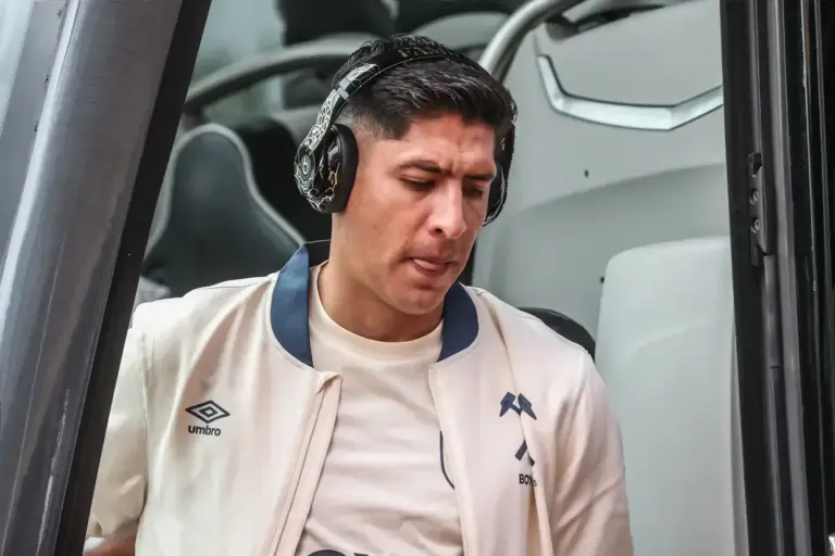 Exiled West Ham midfielder will not play Championship football, but has limited exit options
