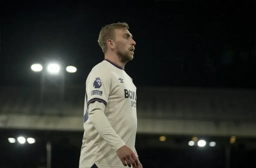 Chelsea take lead in race for West Ham star