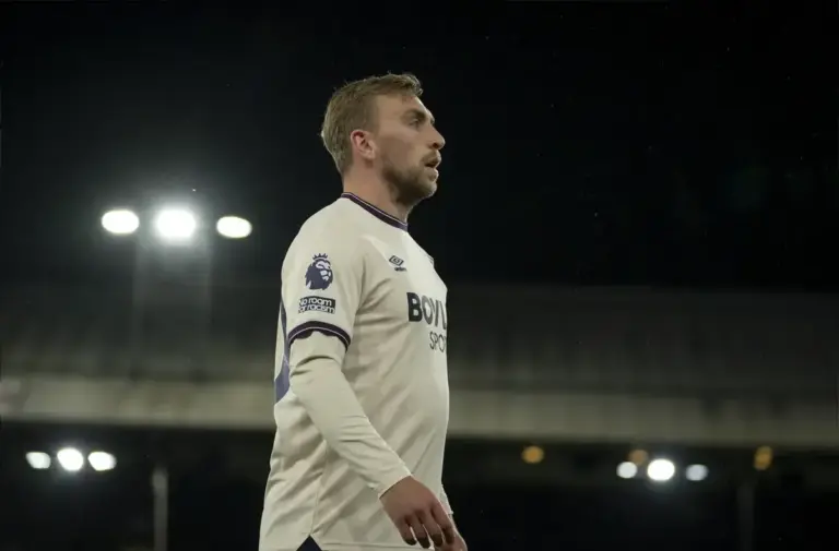 Chelsea take lead in race for West Ham star