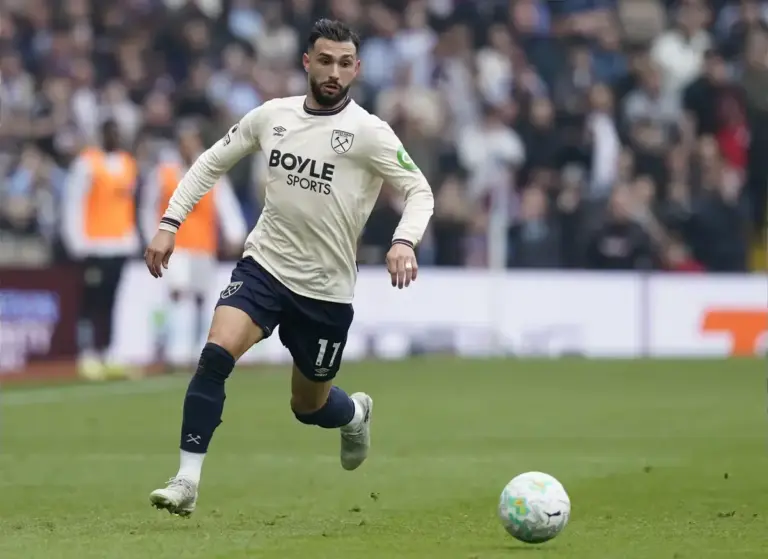 Vultures circling West Ham striker with relegation threat looming large
