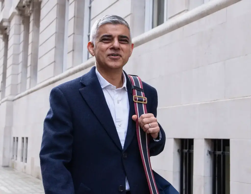 London Mayor has say on West Ham vs Tottenham Hotspur relegation battle