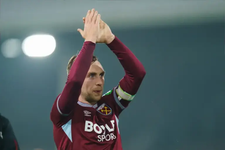 Former West Ham and England international pleads for Hammers’ captain stay