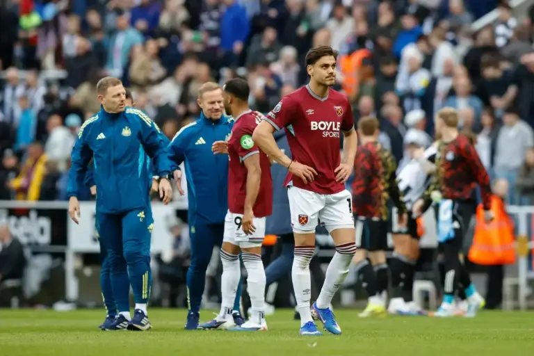“We have to say sorry to the fans”: West Ham defender joins boss in apologising to the Hammers fans