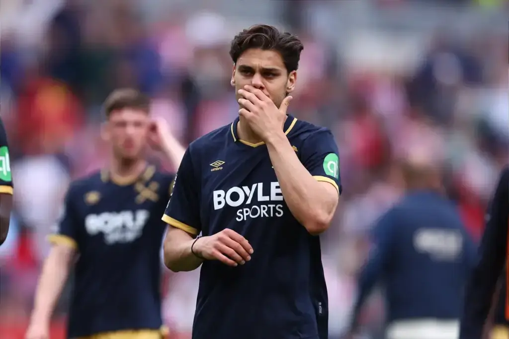 West Ham News Today: Nuno want to say with the Hammers, Dermot Gallagher on decisions from the Irons loss, Nuno on sticking together
