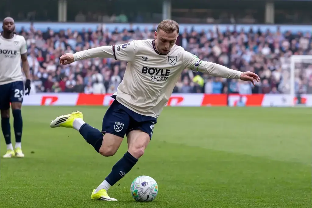 West Ham News Today: Bowen wants to stay on one condition, Hammers target James, Nuno contract clause revealed