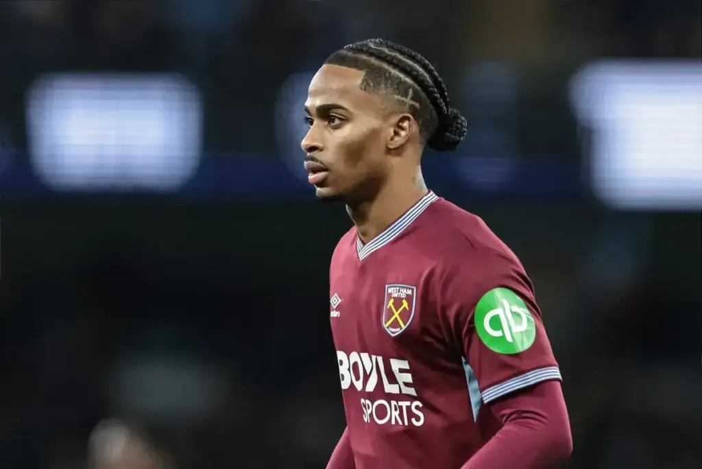 Crysencio Summerville playing for West Ham as Manchester United hold transfer talks