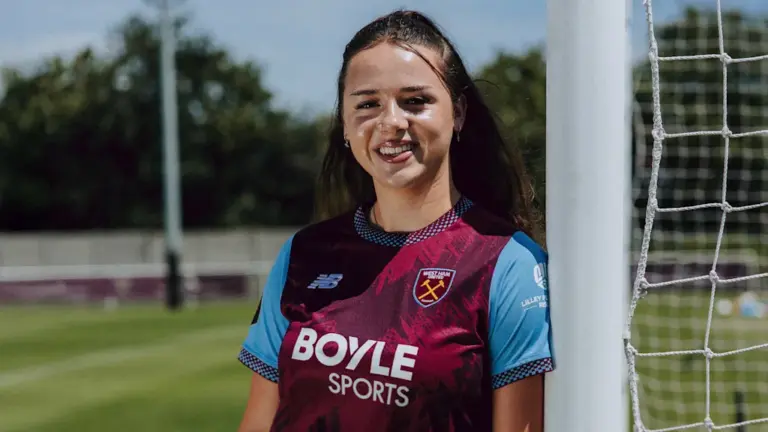 West Ham sign England U20 defender Niamh Peacock from Arsenal