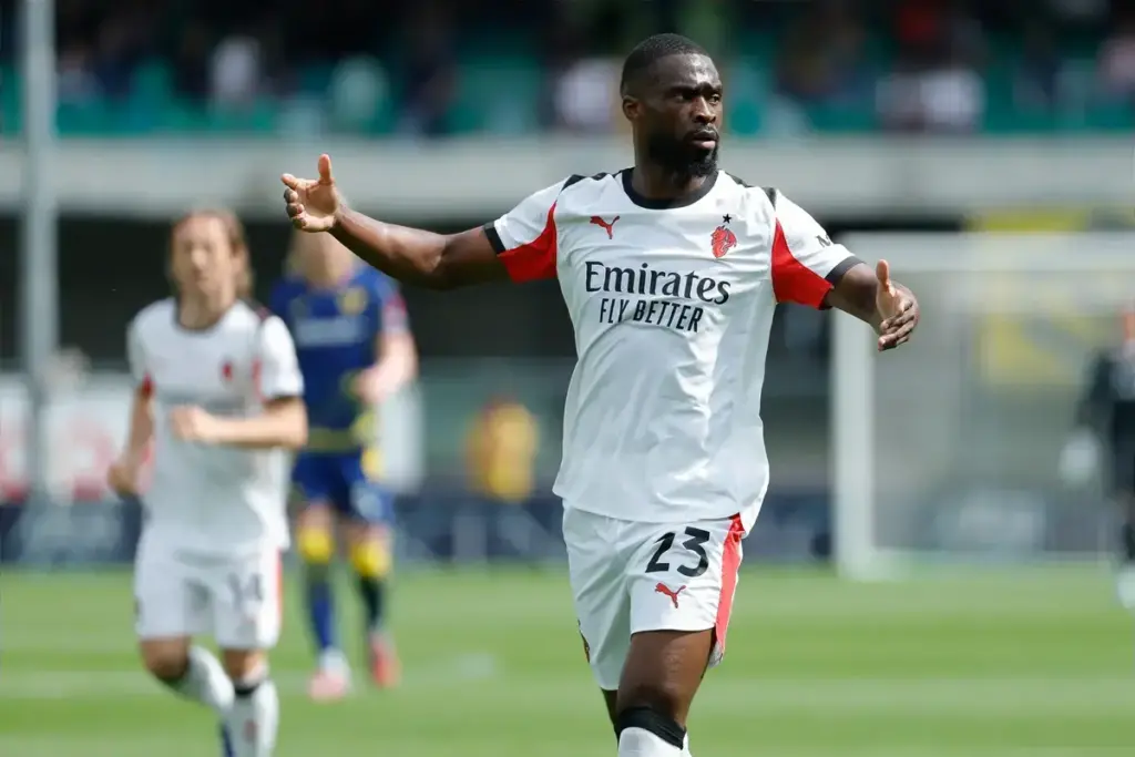 West Ham explore opportunity to sign former Chelsea defender