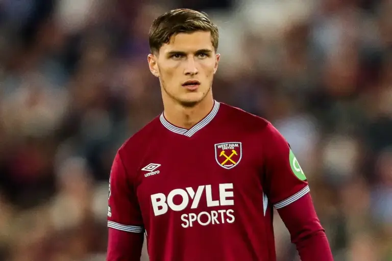 Freddie Potts in West Ham training after vowing to fight for a first-team place
