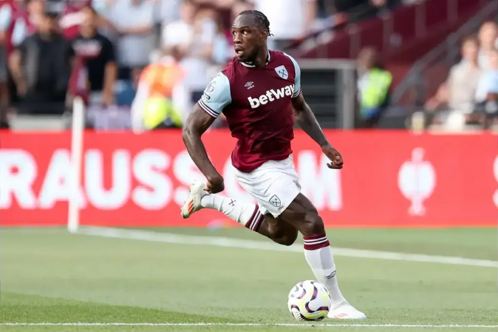 Michail Antonio returns to English football after signing Watford deal