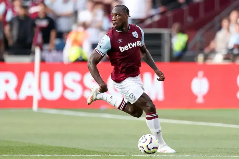 Michail Antonio returns to English football after signing Watford deal