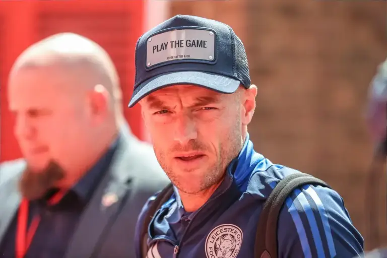 West Ham handed Jamie Vardy opening as São Paulo talks stall over wages