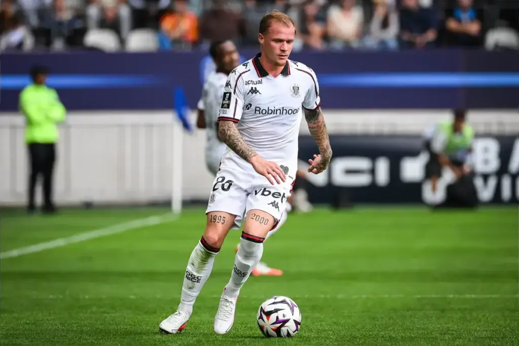 West Ham left scrambling after Melvin Bard snub as Leeds win Deadline Day race