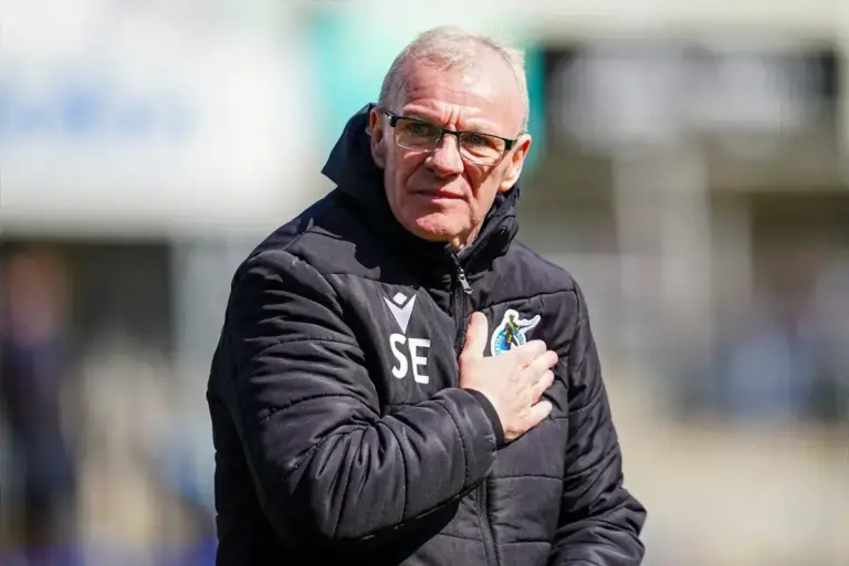 Steve Evans piles pressure on Nuno with blunt West Ham promotion verdict