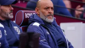 Nuno Espírito Santo wearing West Ham United gear on the bench